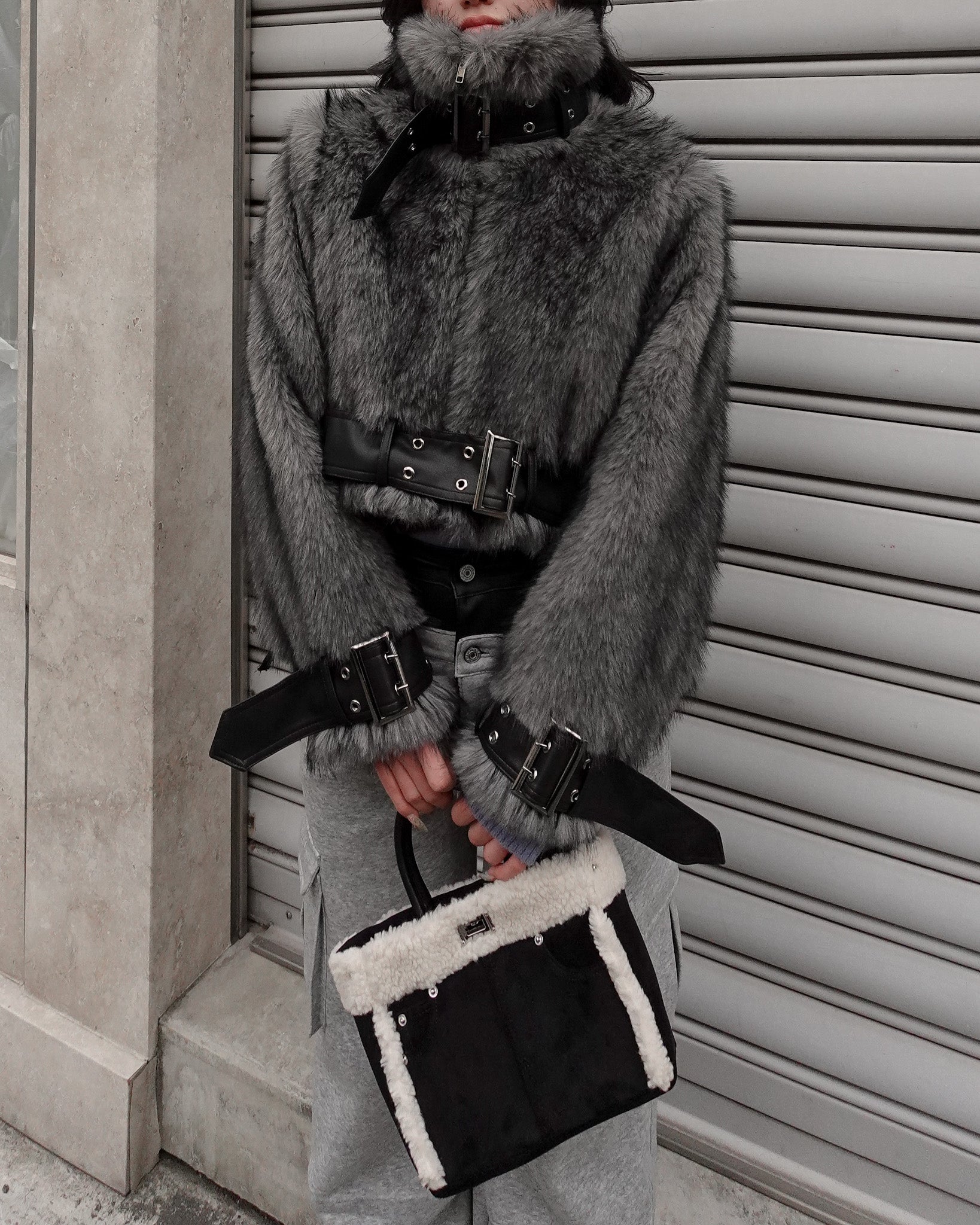 ベルトデザインフェイクファーブルゾン – menot