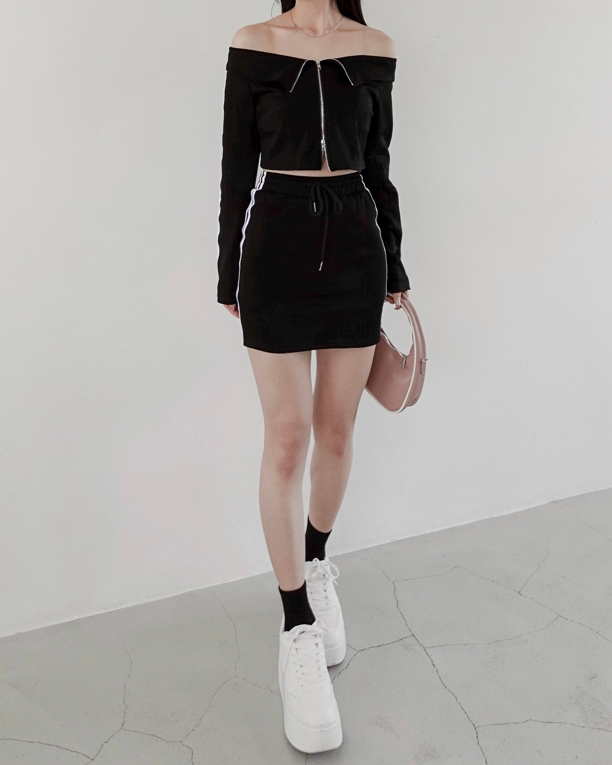 定価半額以下！！styling オフショルトップ　新品未使用 オフショルダークロスカットソートップス（カットソー/Tシャツ