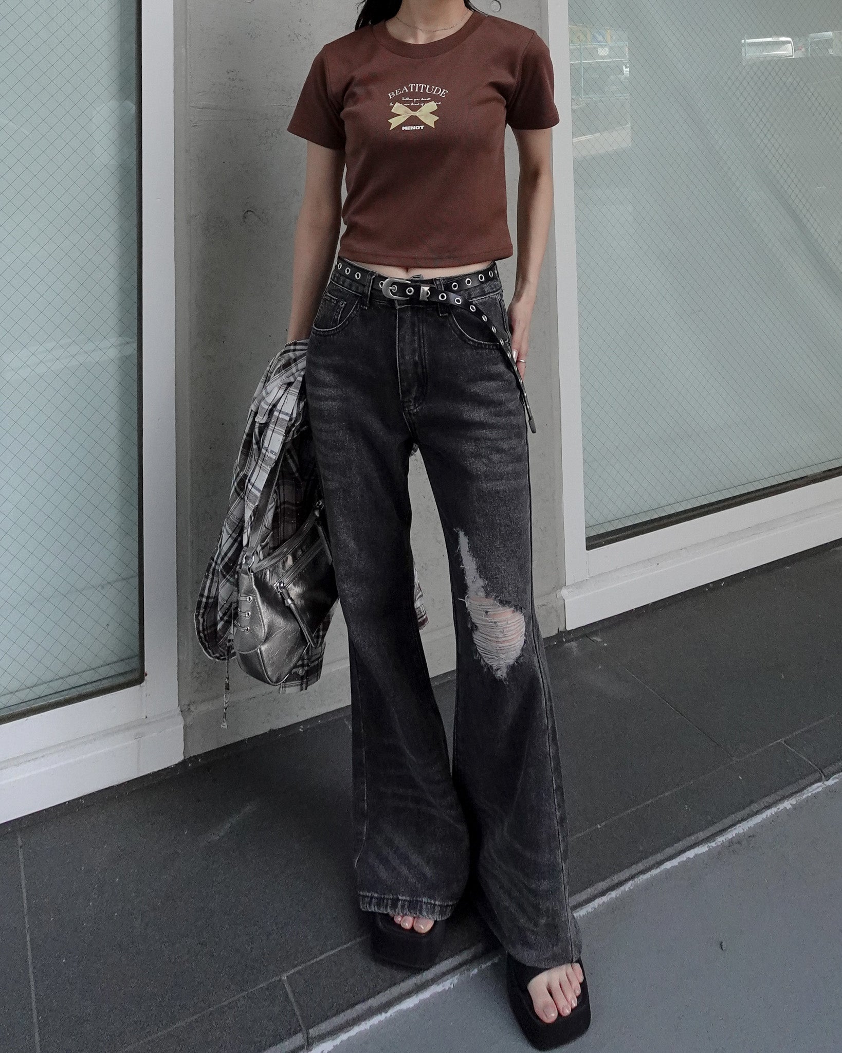 フィットフレアダメージデニムパンツ – menot