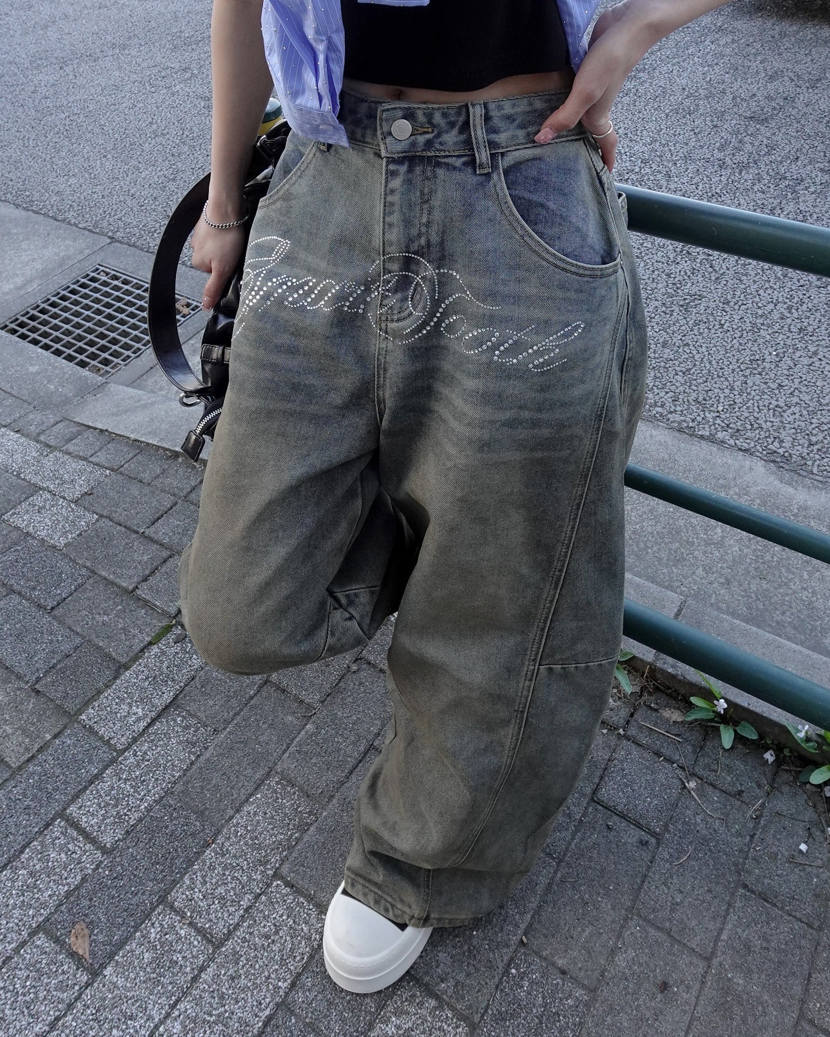再入荷なし】ラインストーンデザインデニムパンツ – menot