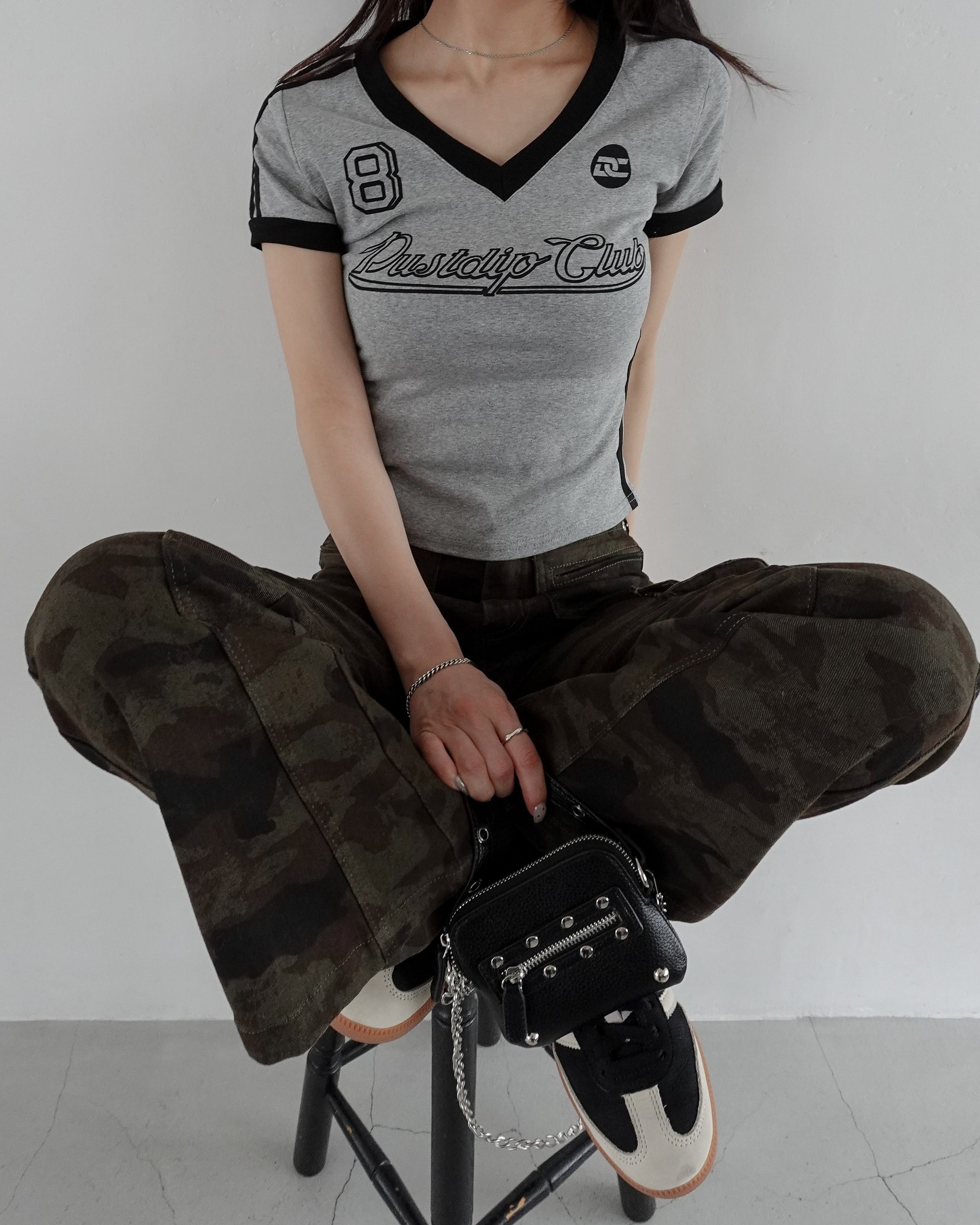 VネックユニフォームTシャツ – menot