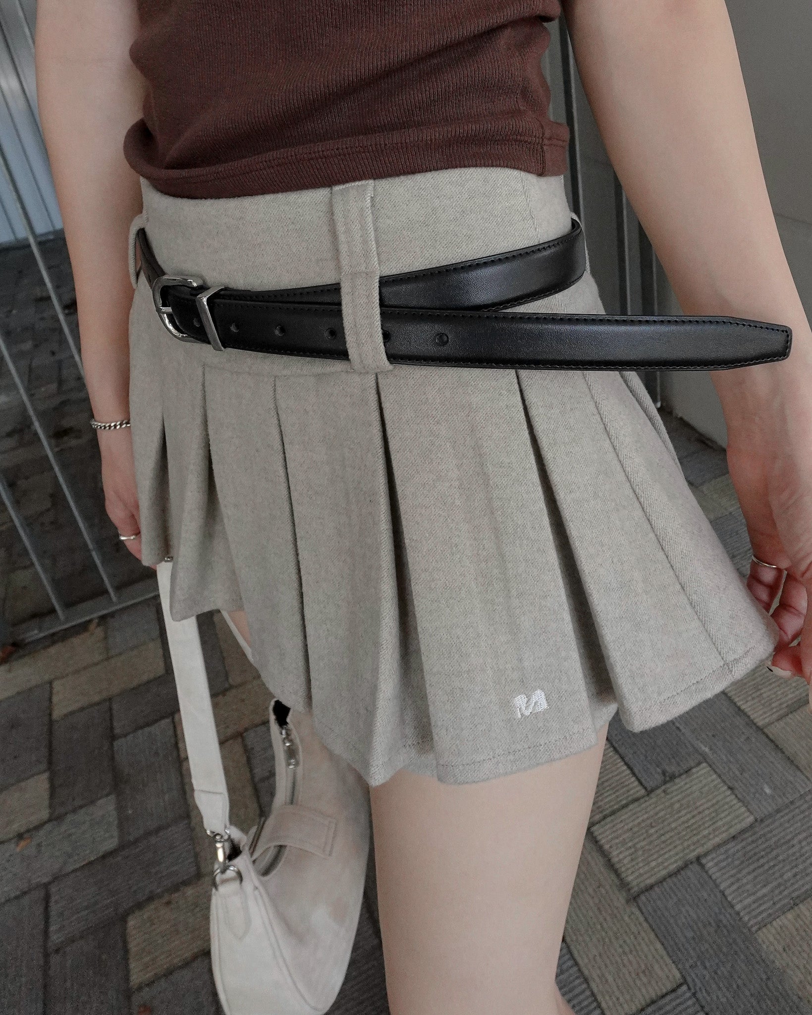 menot プリーツスカート ダークグレー　ショートパンツ MENOT | \ 保存版 // 大バズり中の大人気ショートパンツコーデ