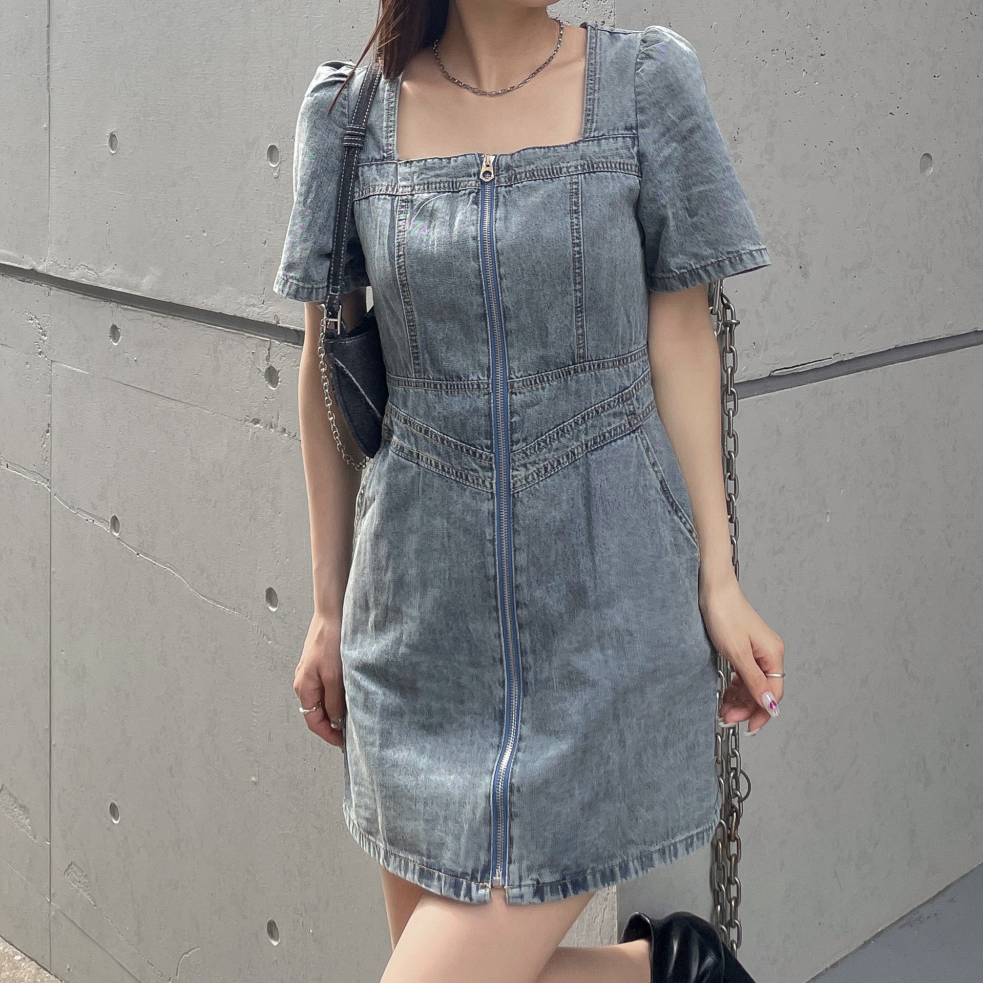 楽天市場】フェンディ FENDI キッズ 子供服 ガールズ ワンピース ドレス  デニム切替えしデザイン・デニム/ベルトFFズッカ柄・刺繍ロゴ・ベルト取り外し可・フライフロントシャツワンピース ホワイトネイビー JFB607  AMIX F1KWY (R262500) 322 2023年秋冬新作 【送料無料 